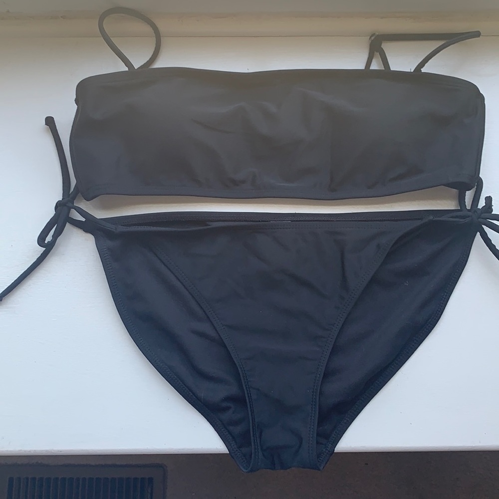 Black bikini